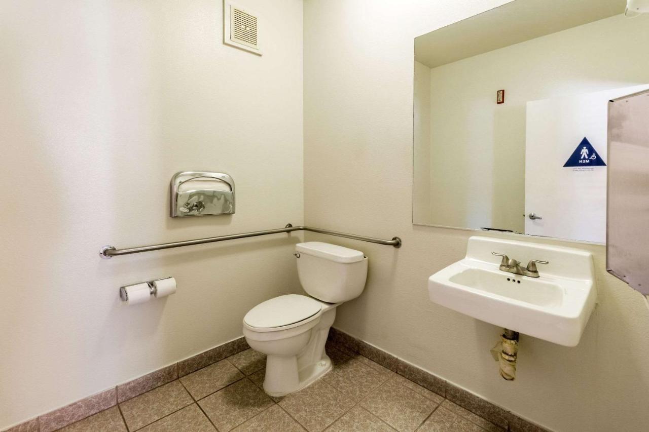 Quality Inn Fresno Near University Екстер'єр фото