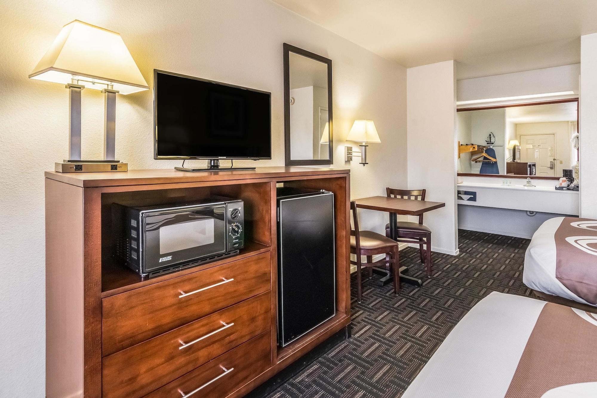 Quality Inn Fresno Near University Екстер'єр фото
