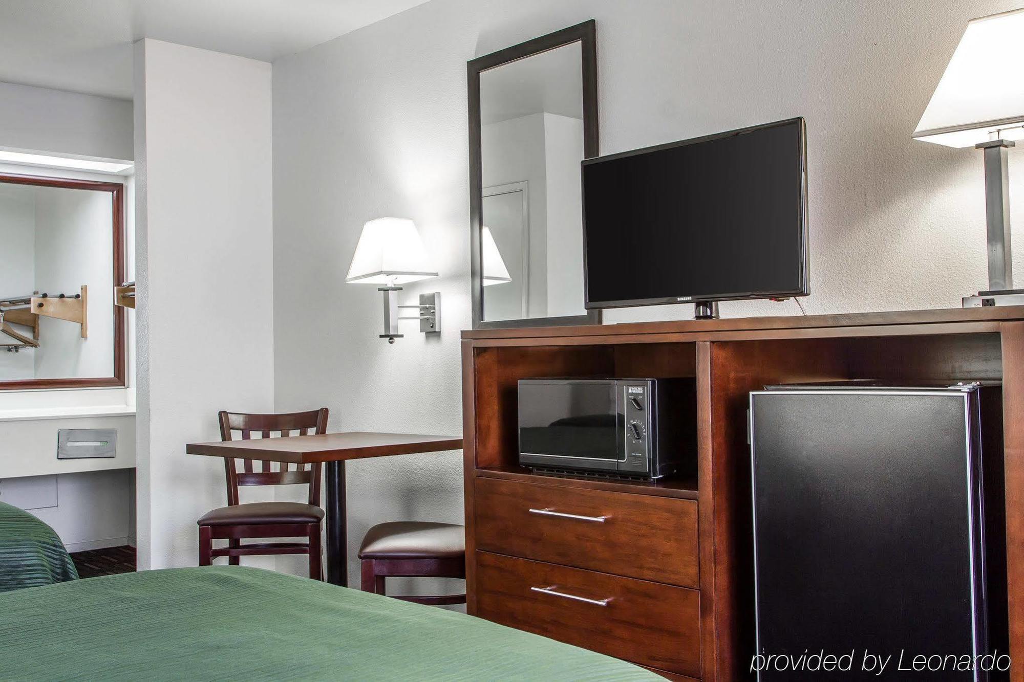 Quality Inn Fresno Near University Екстер'єр фото