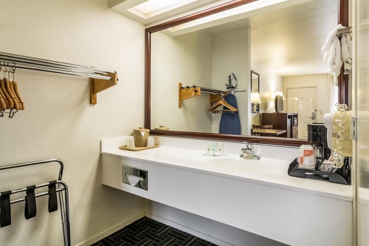 Quality Inn Fresno Near University Екстер'єр фото