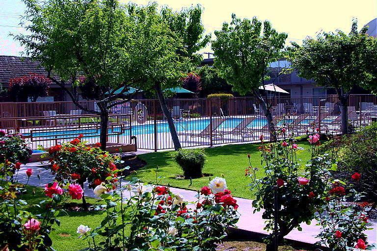 Quality Inn Fresno Near University Зручності фото