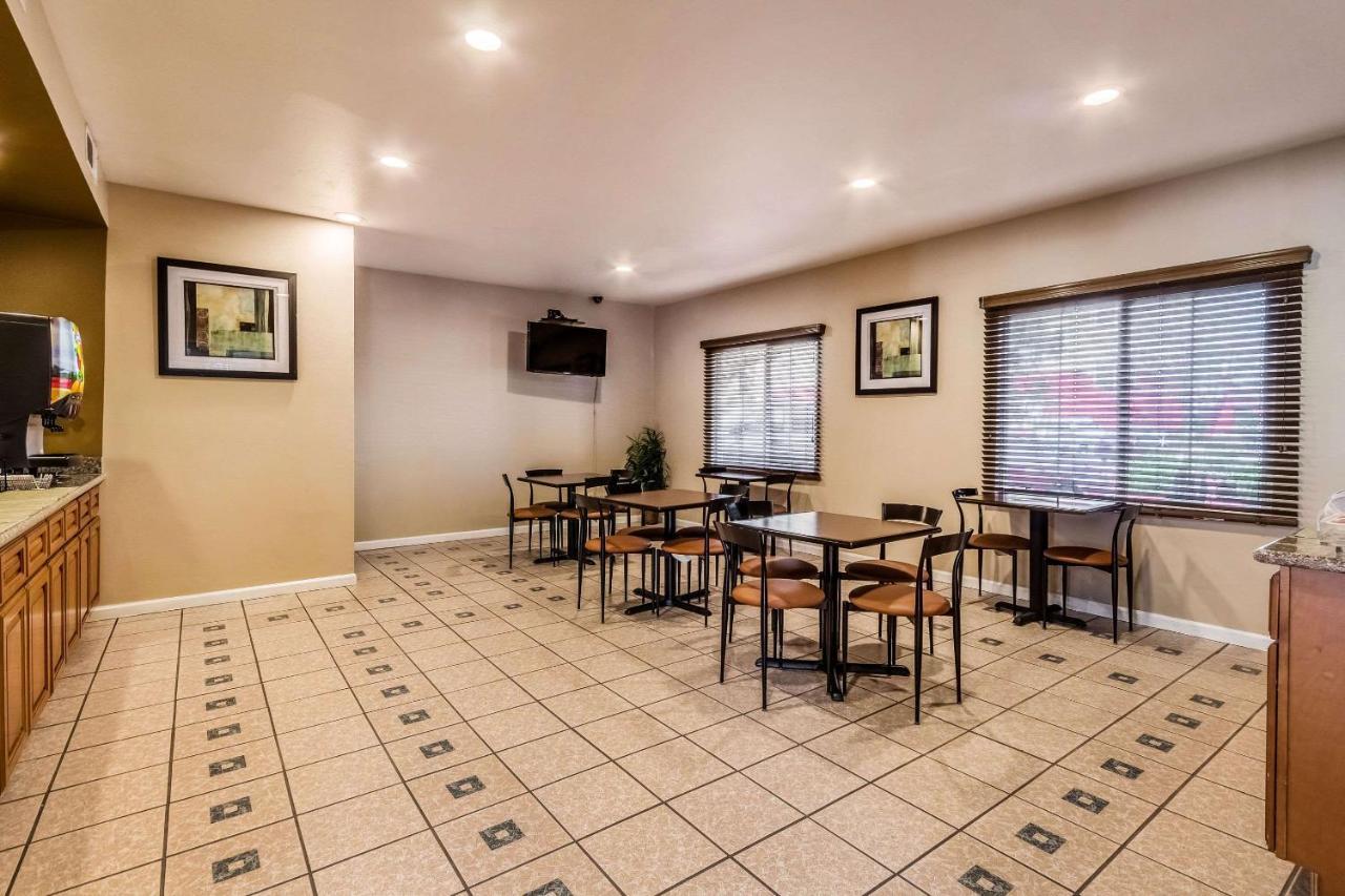 Quality Inn Fresno Near University Екстер'єр фото